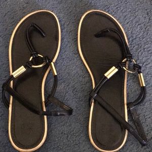 Strappy sandal with round hardware